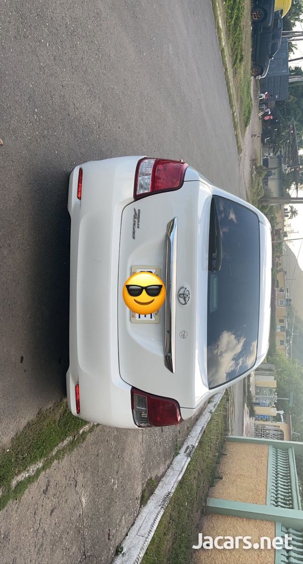 Toyota Axio 1,4L 2014-6