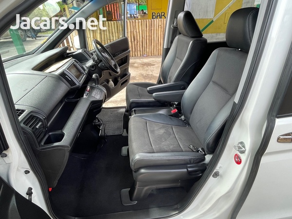 Honda Stepwgn Spada 2,0L 2013-10