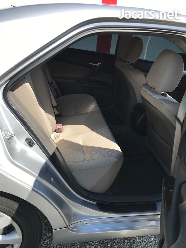 Toyota Mark X 2,5L 2012-9