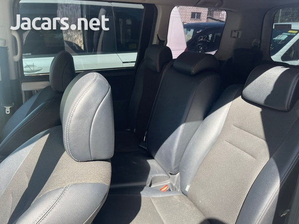 Toyota Voxy 2,0L 2013-8