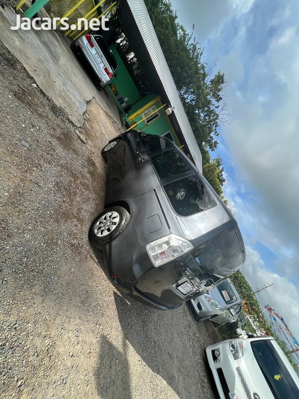 Toyota Voxy 2,0L 2010-6