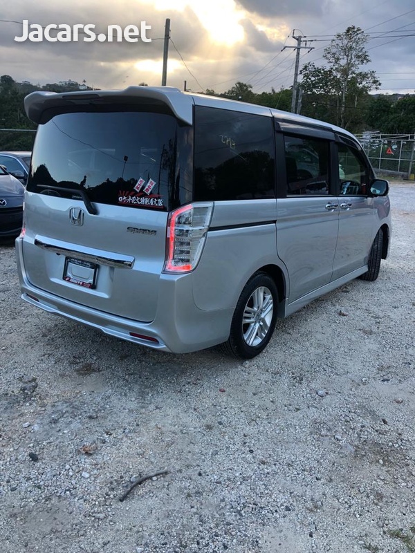 Honda Stepwgn Spada 2,0L 2013-4