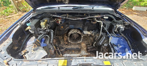 Nissan Navara 2,4L 2008-7
