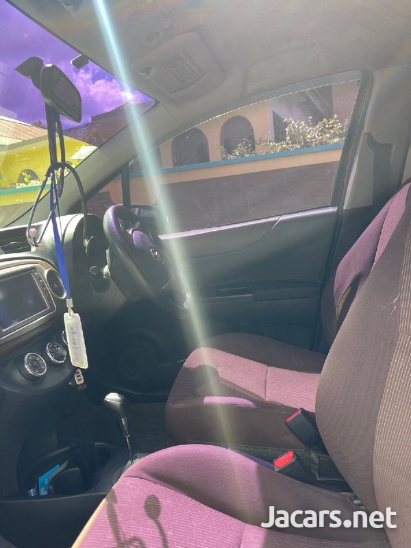Toyota Vitz 1,0L 2012-7