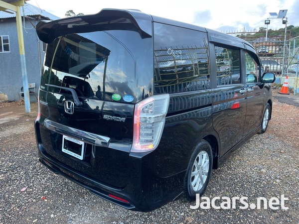 Honda Stepwgn 2,0L 2013-8