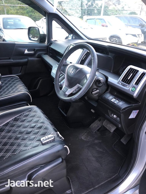 Honda Stepwgn Spada 2,0L 2013-9