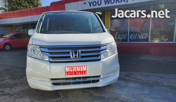 Honda Stepwgn 2,0L 2015-1