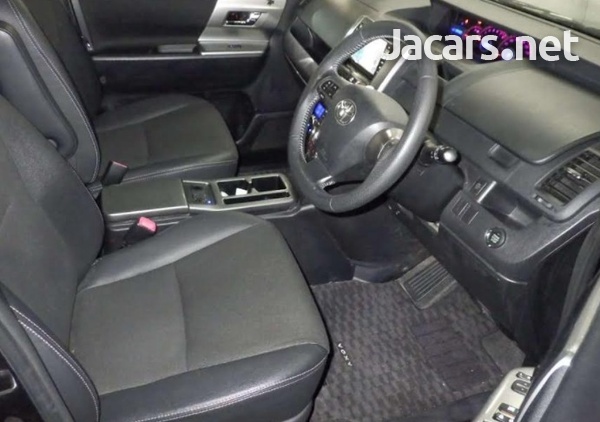 Toyota Voxy 2,0L 2013-3