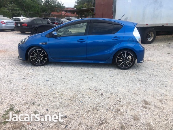 Toyota Aqua 1,5L 2015-7