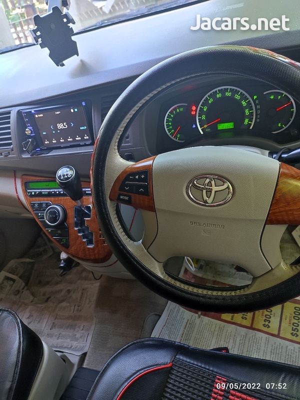 Toyota Isis 1,8L 2010-4
