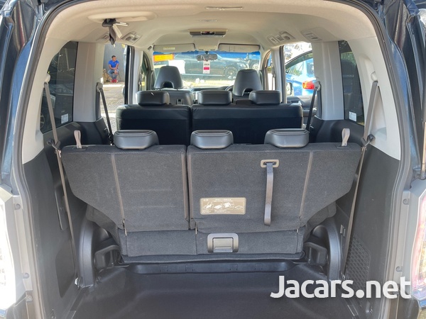 Honda Stepwgn Spada 2,0L 2013-8