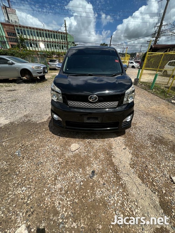 Toyota Voxy 2,0L 2013-3