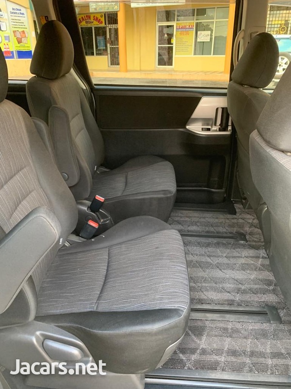 Toyota Voxy 2,0L 2012-2