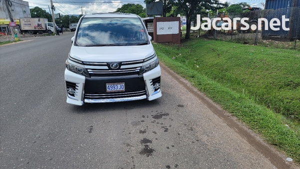 Toyota Voxy 2,0L 2014-2