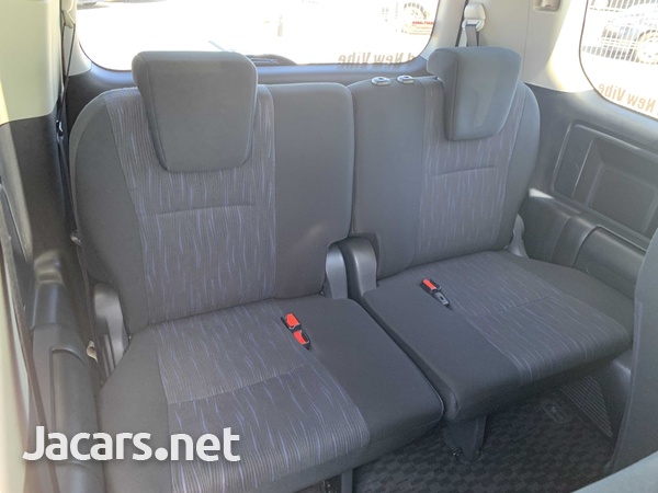 Toyota Noah 2,0L 2013-8