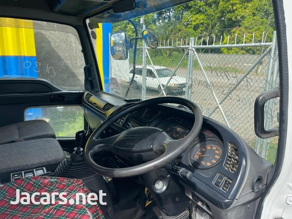 2005 Isuzu Forward-2
