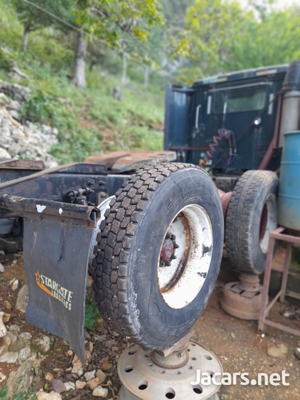 2005 International 9200 Truck-6