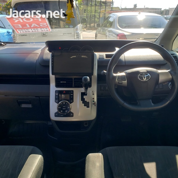 Toyota Voxy 2,0L 2012