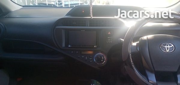 Toyota Aqua 1,5L 2012-7