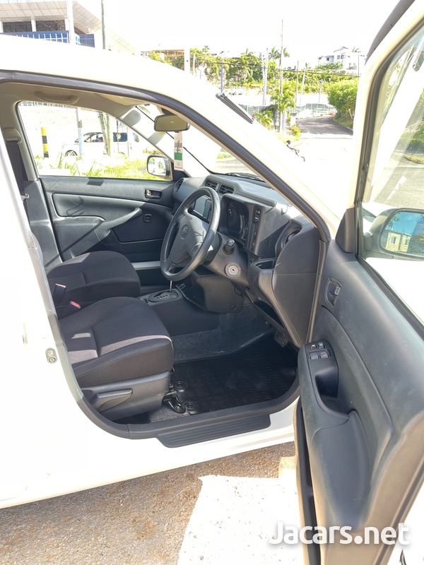 Toyota Probox 1,5L 2017-6