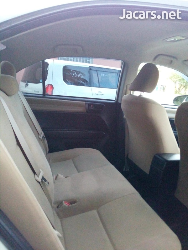Toyota Axio 1,3L 2014-7
