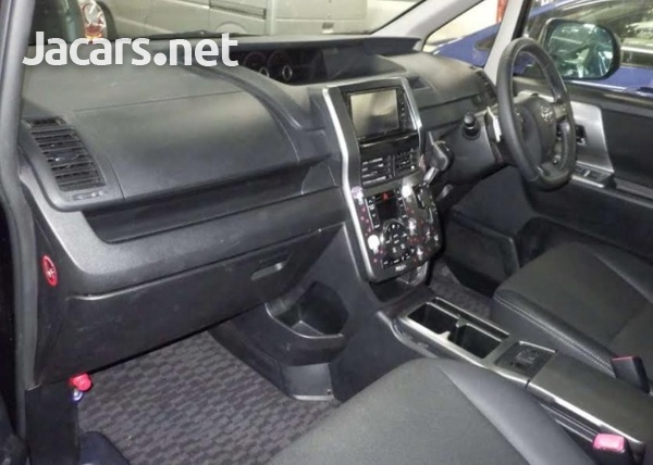 Toyota Voxy 2,0L 2013-4