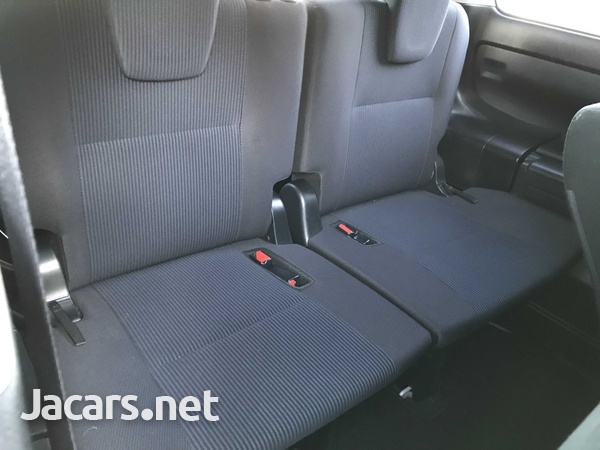 Toyota Voxy 2,0L 2016-15