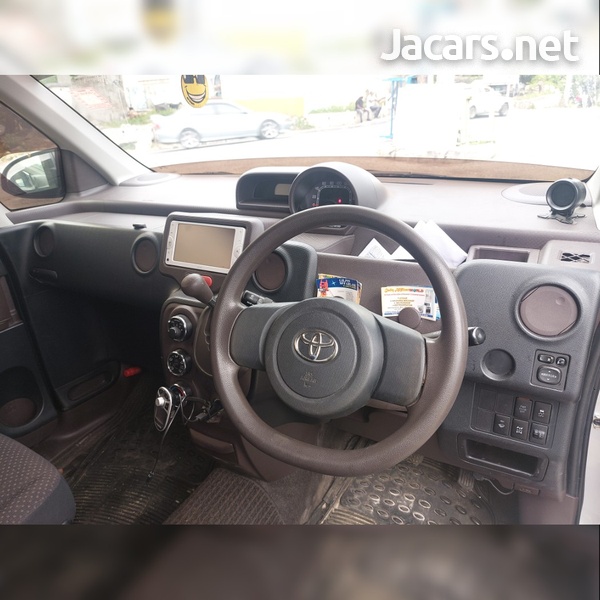Toyota Spade 1,5L 2013-6