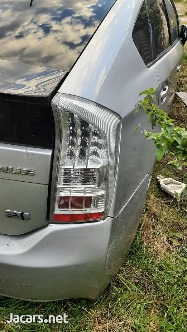 Parts- 2011 Toyoya Prius hybrid 1.8 breaking-4