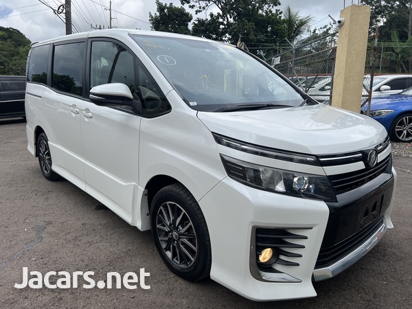 Toyota Voxy 2,0L 2014-3