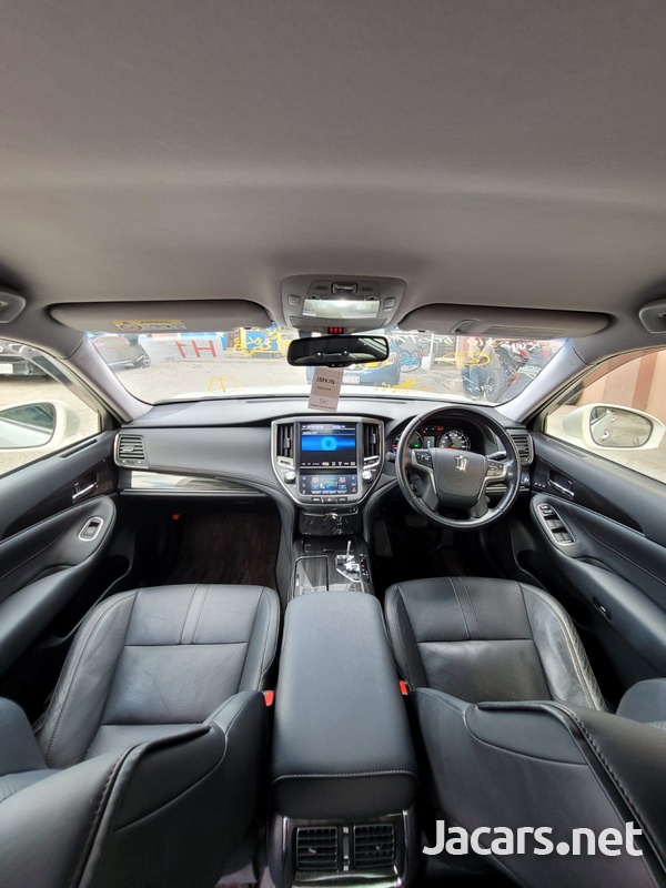 Toyota Crown 3,0L 2014-10