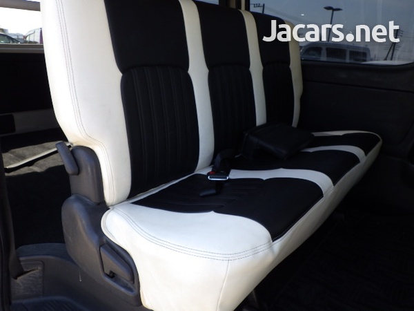 Toyota Hiace 2,0L 2014-8