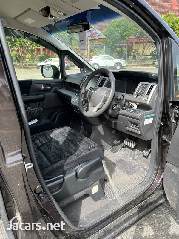 Honda Stepwgn 2,0L 2013-10
