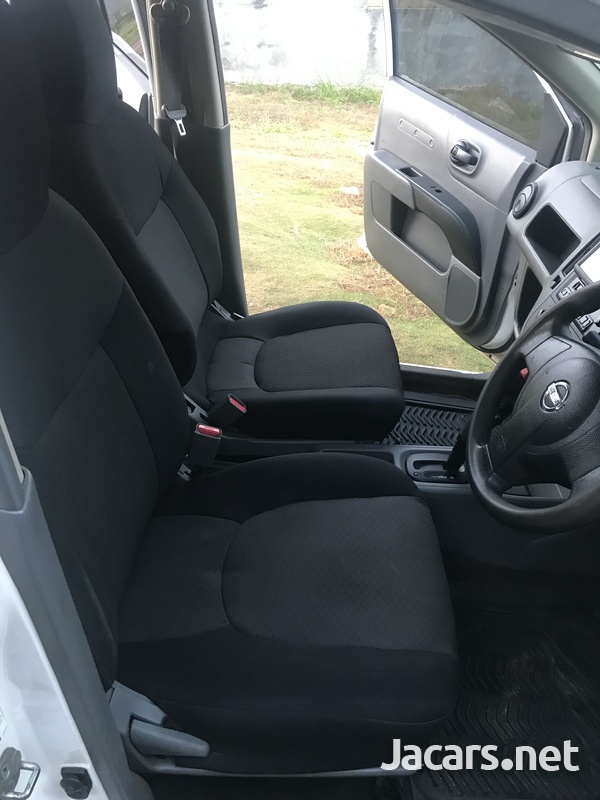Nissan AD Wagon 1,2L 2013-5