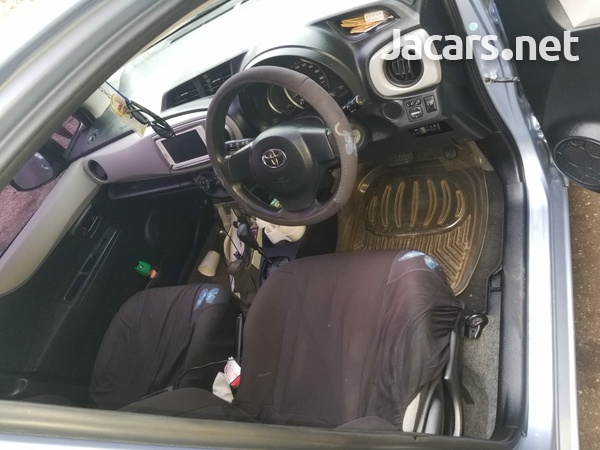 Toyota Vitz 1,3L 2013-7