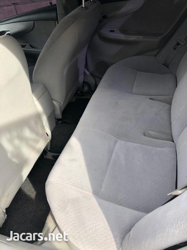 Toyota Axio 1,5L 2010-7
