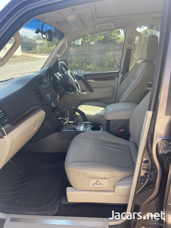 Mitsubishi Pajero 3,0L 2014-3