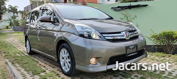 Toyota Isis 2,0L 2014-2