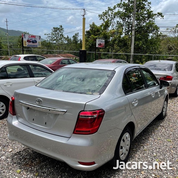 Toyota Axio 1,3L 2017-3
