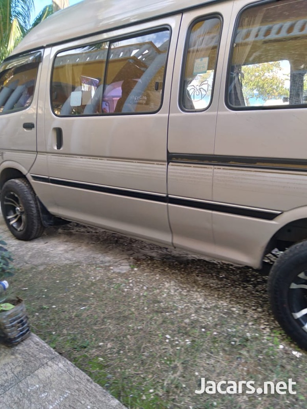 Toyota Hiace 2,5L 2004-3