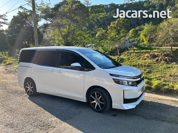 Toyota Voxy 1,8L 2015-5