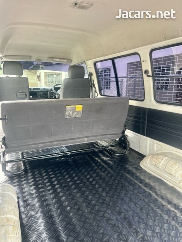 Mazda Bongo 1,8L 2010-4