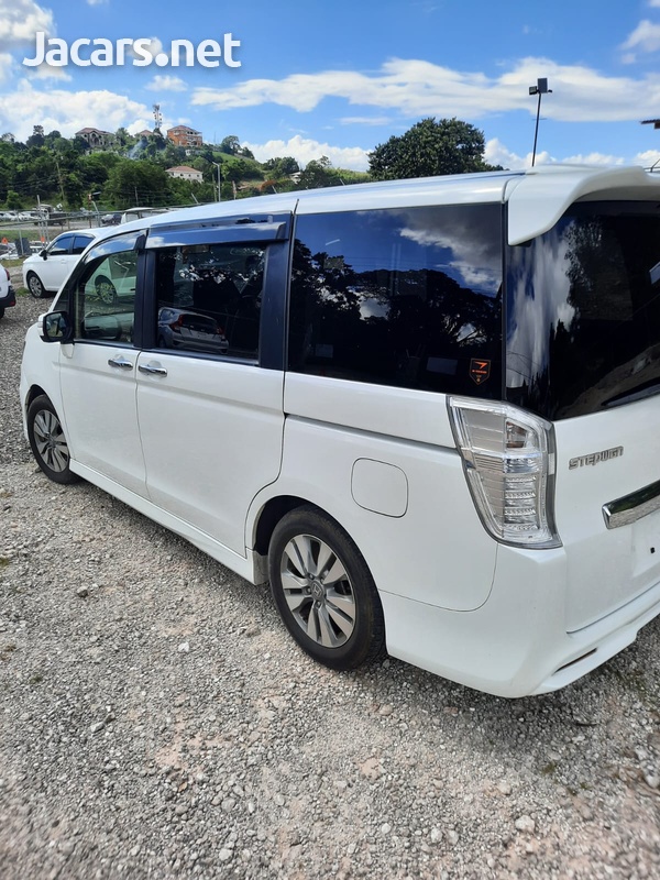 Honda Stepwgn Spada 2,0L 2013-5