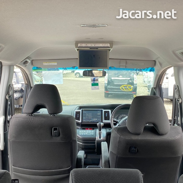 Honda Stepwgn 2,0L 2013-6