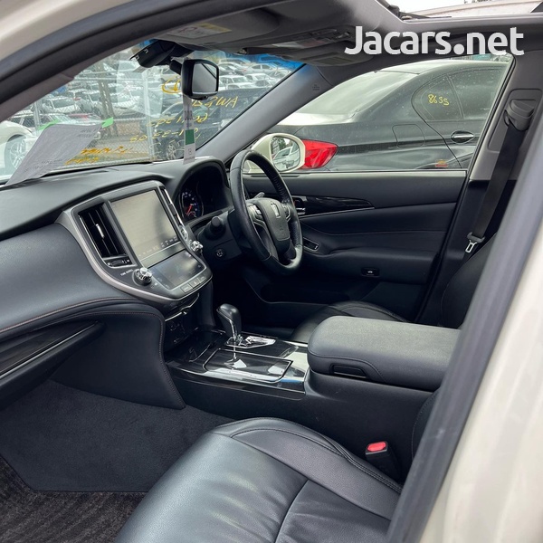Toyota Crown 2,5L 2013-7