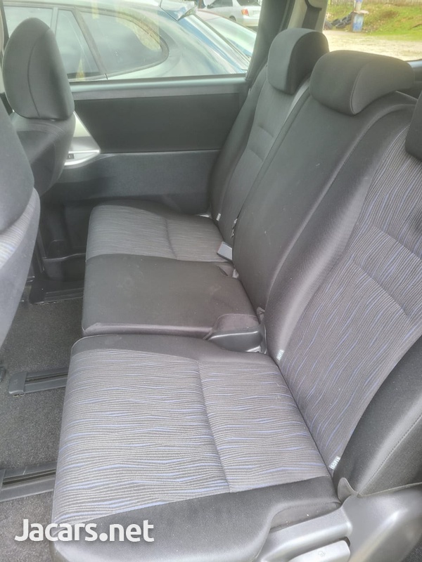 Toyota Noah 2,0L 2013-5