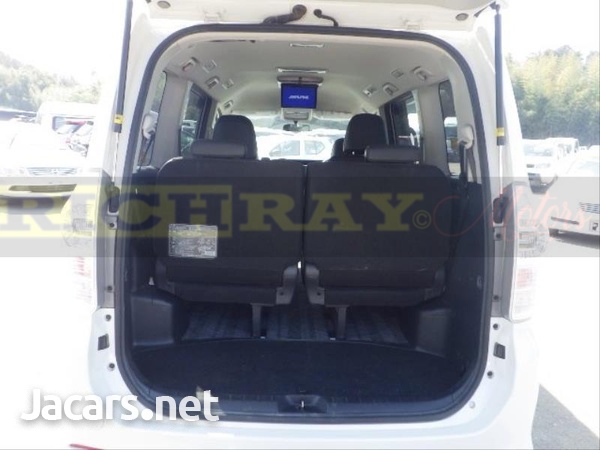 Toyota Voxy 2,0L 2013-16