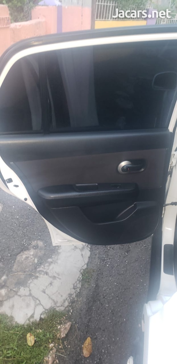 Nissan Tiida 1,5L 2011-4