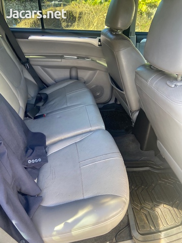 Mitsubishi Montero Sport 2,5L 2012-5