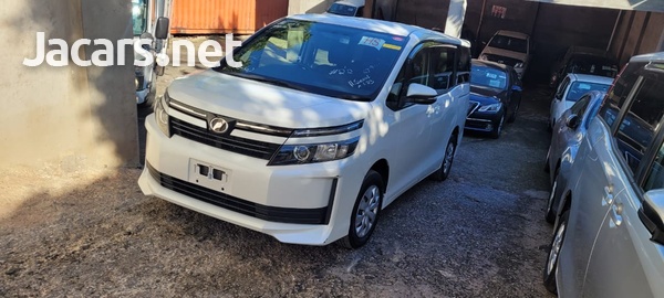 Toyota Voxy 2,0L 2014-1